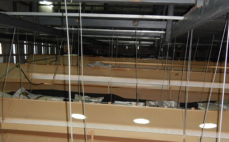 通用舞臺承建藍騎士水運動中心演藝舞臺機械、燈光及舞臺幕布建設