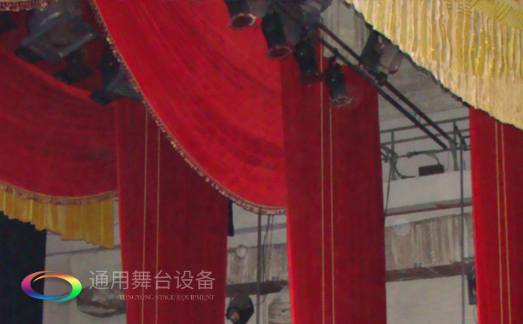 提升舞臺美感設(shè)計、增強(qiáng)舞臺透視！寬幅平紋細(xì)布橫側(cè)阻燃幕布