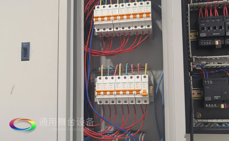 淮安市淮陰開(kāi)明實(shí)驗(yàn)學(xué)校報(bào)告廳 機(jī)械舞臺(tái)吊桿、剛性防火幕項(xiàng)目竣工