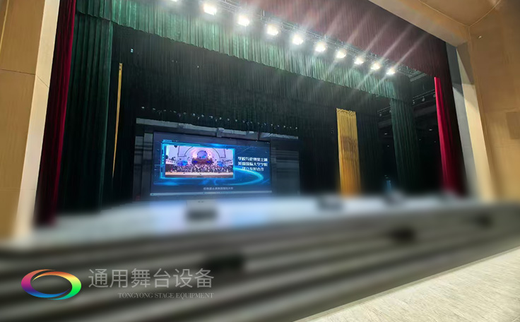 戴南文化藝術(shù)中心禮堂舞臺(tái)設(shè)備、舞臺(tái)阻燃幕布全面升級 賦能多元藝術(shù)呈現(xiàn)