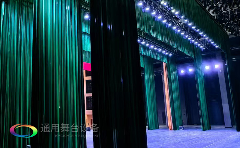 助力教育領域舞臺建設，推動校園文化發展！星海中學報告廳舞臺阻燃幕布建設項目