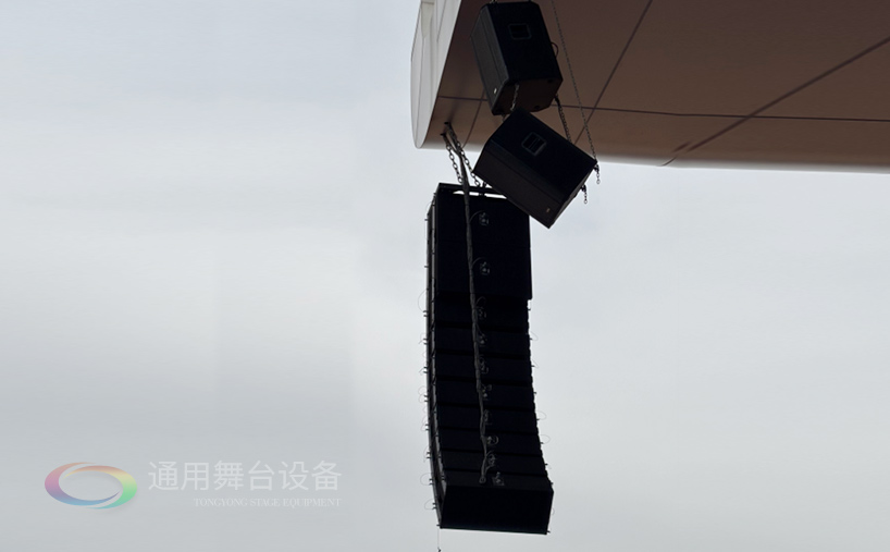 通用舞臺機械完成某高校體育場線陣列音箱、燈光等設(shè)備架設(shè) 提升大型活動視聽體驗