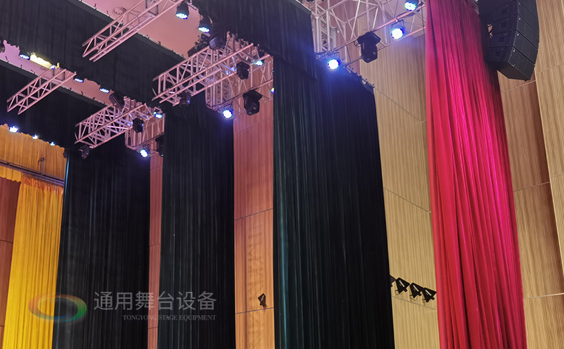 舞臺幕布怎么選？不同場景舞臺幕布選型與配置方案解析